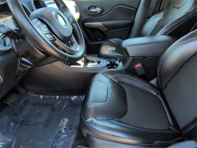 Thumbnail: 2019 Jeep Cherokee - 17