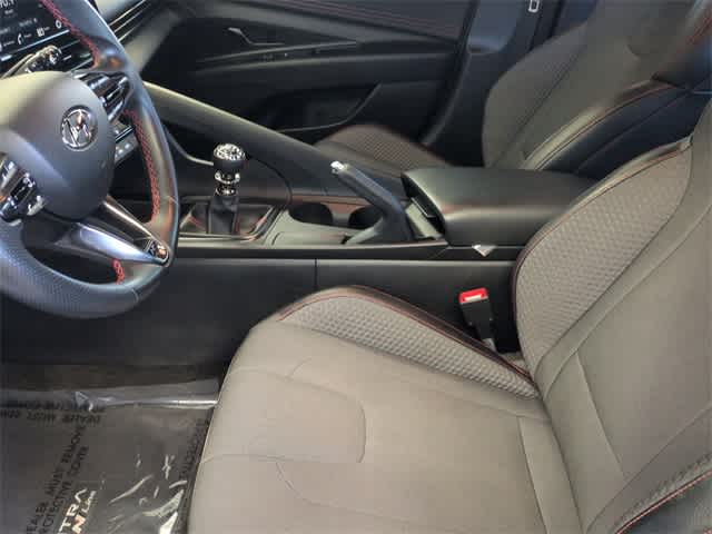 Thumbnail: 2022 Hyundai Elantra - 17