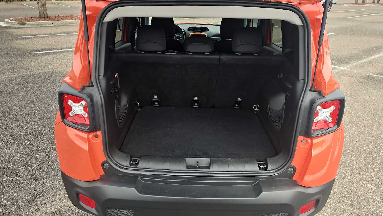 Thumbnail: 2019 Jeep Renegade - 20