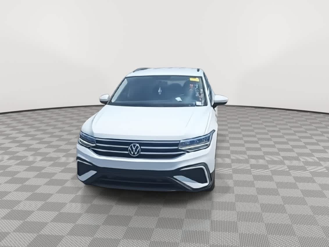 Thumbnail: 2022 Volkswagen Tiguan - 3