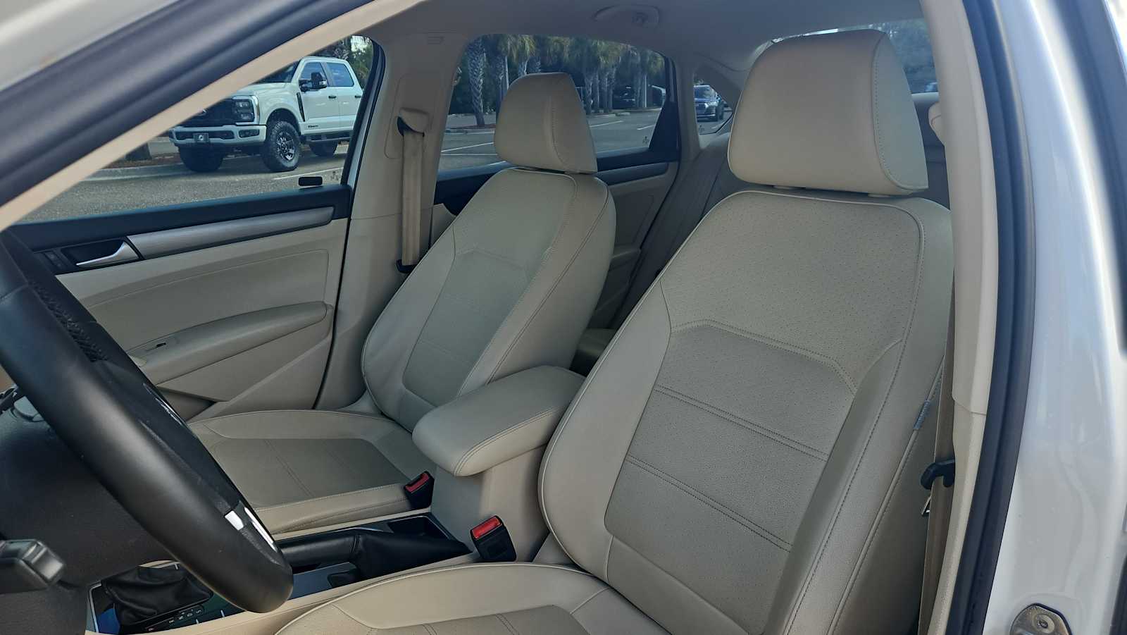 Thumbnail: 2015 Volkswagen Passat - 13