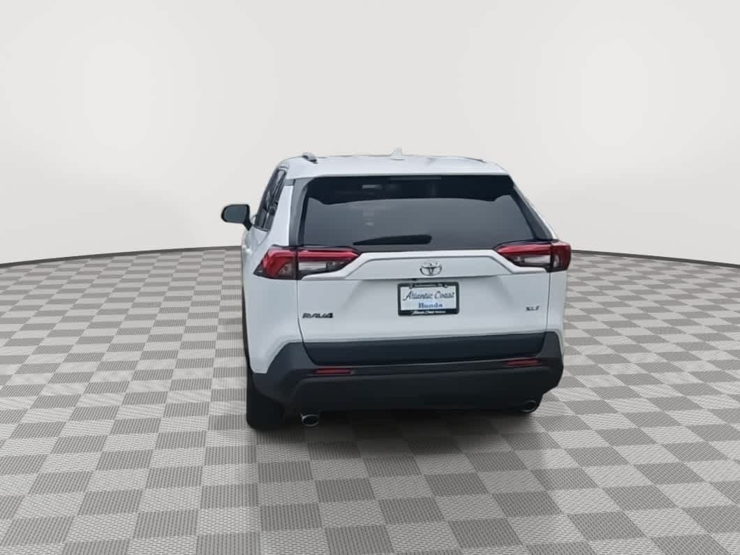 Thumbnail: 2022 Toyota RAV4 - 7