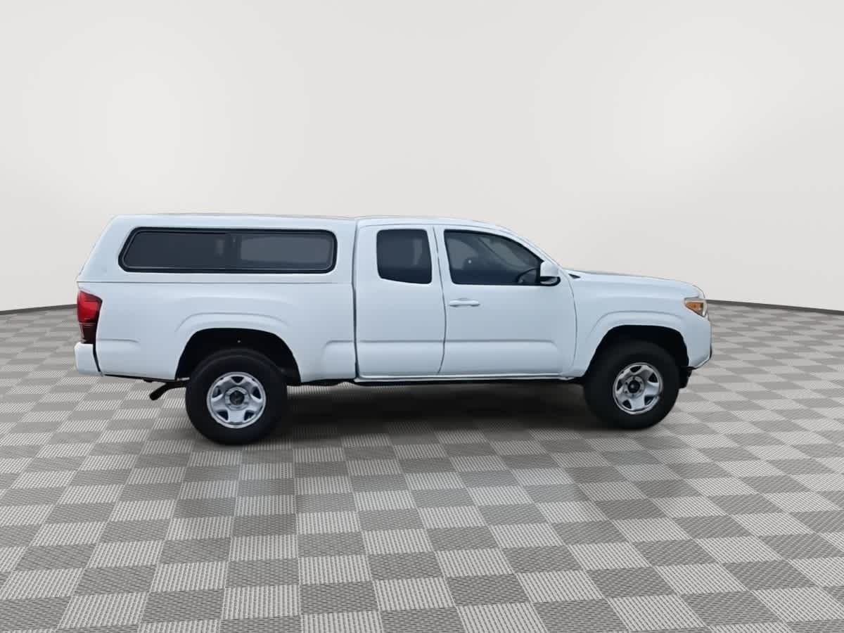 Thumbnail: 2019 Toyota Tacoma - 10