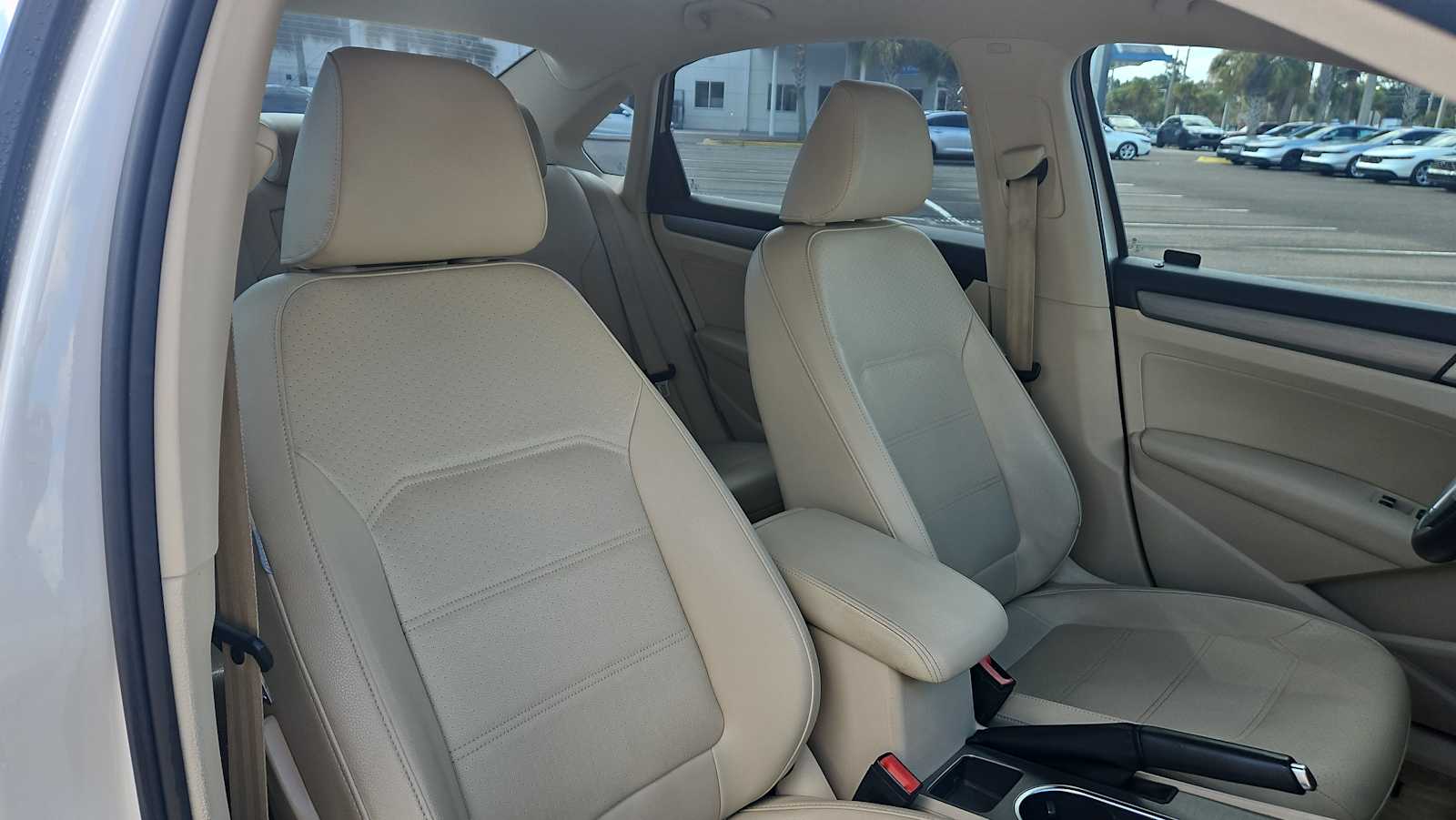 Thumbnail: 2015 Volkswagen Passat - 25