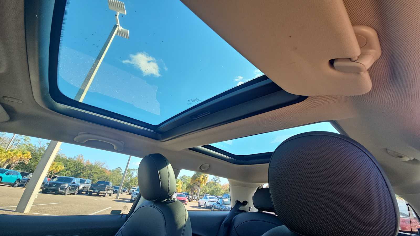 Thumbnail: 2019 MINI Cooper Hardtop - 16