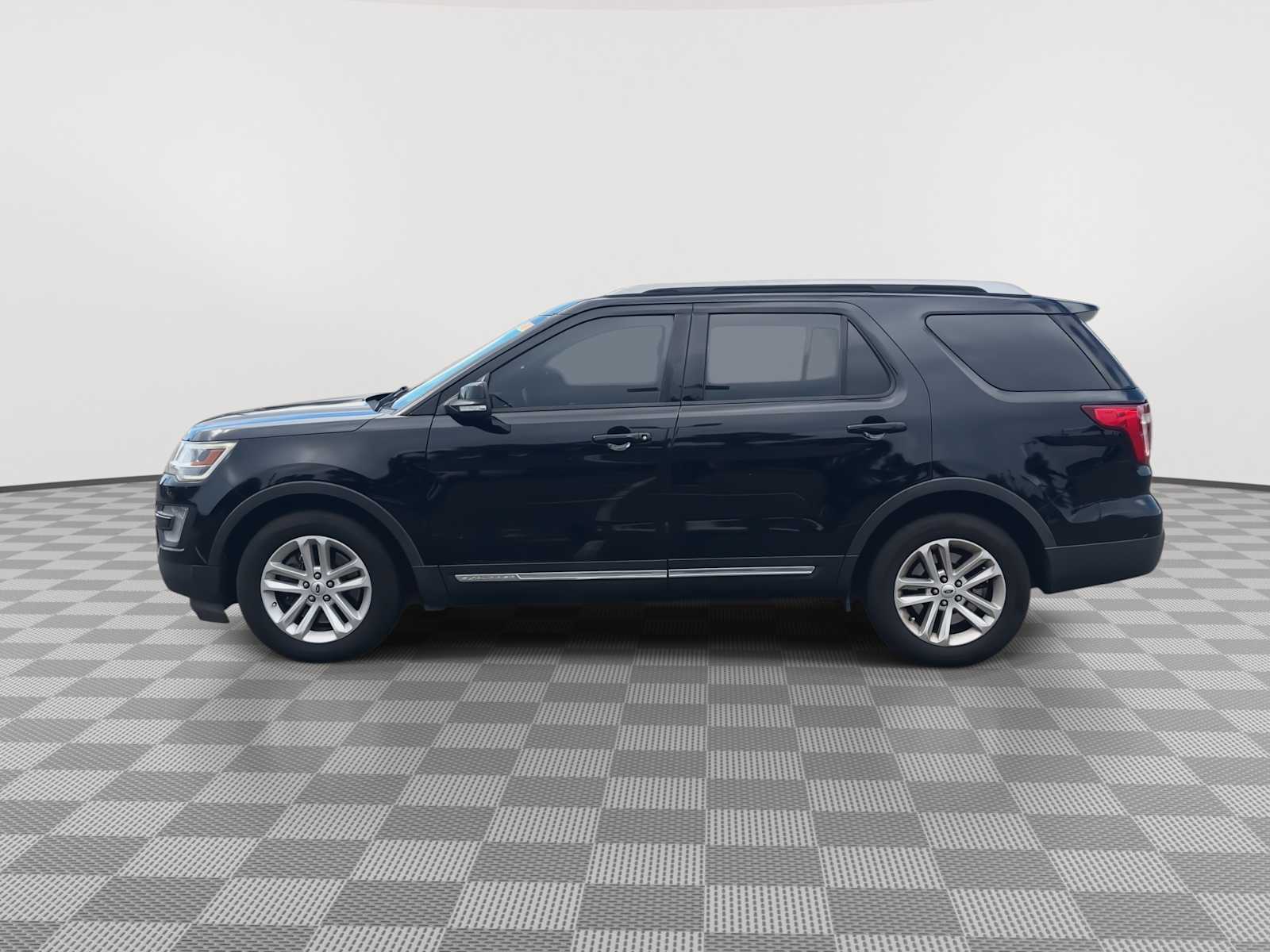 Thumbnail: 2017 Ford Explorer - 5