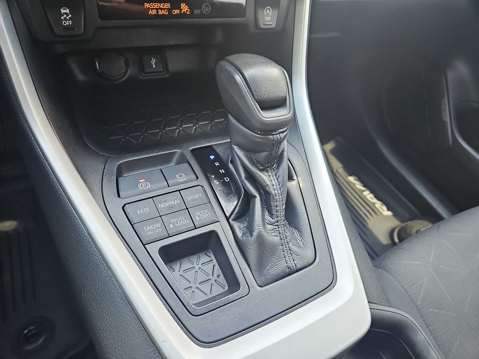 Thumbnail: 2021 Toyota RAV4 - 21