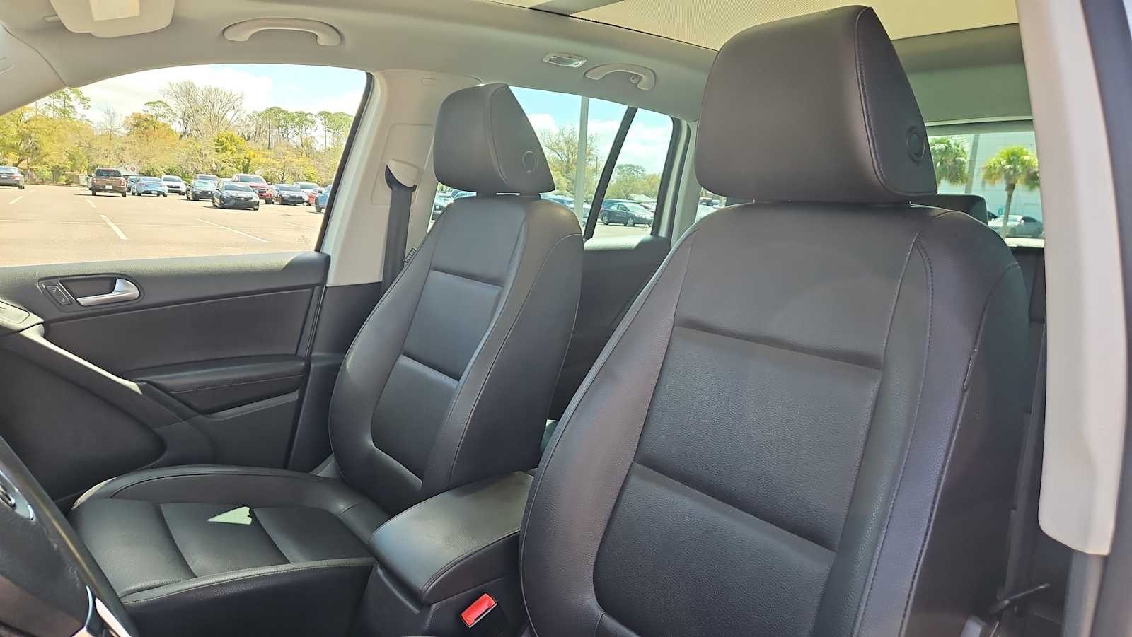 Thumbnail: 2014 Volkswagen Tiguan - 13