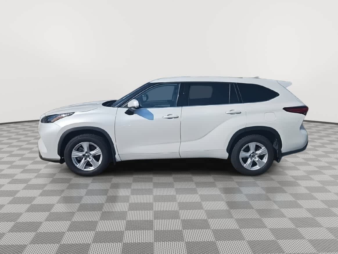 Thumbnail: 2022 Toyota Highlander - 5