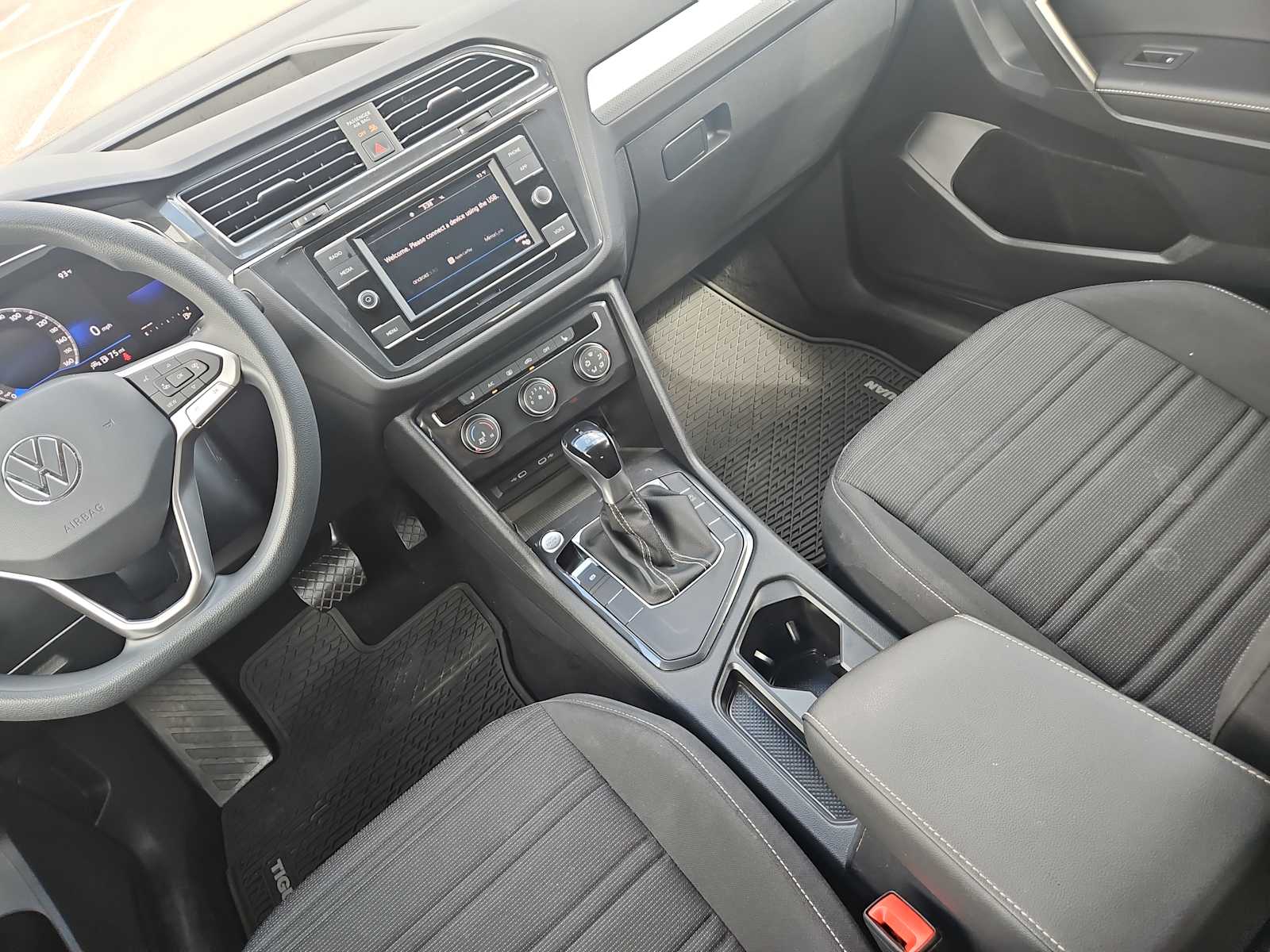 Thumbnail: 2022 Volkswagen Tiguan - 22