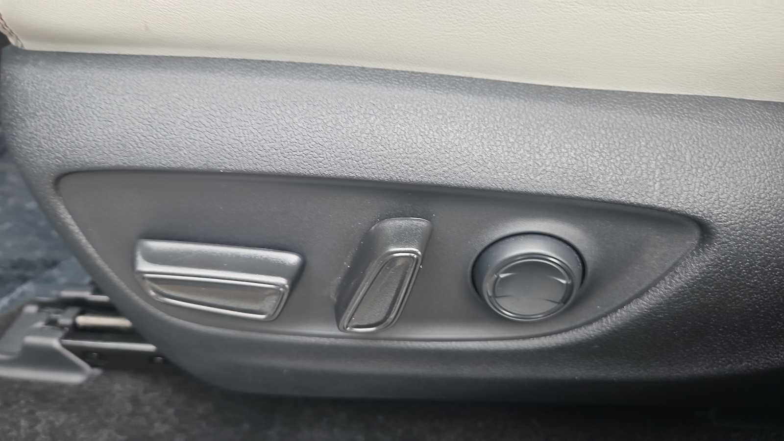 Thumbnail: 2025 Toyota RAV4 - 14