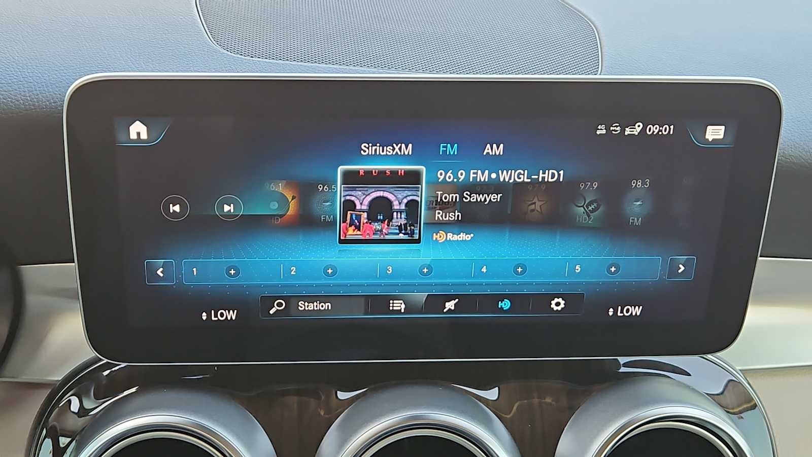 Thumbnail: 2022 Mercedes-Benz GLC - 12