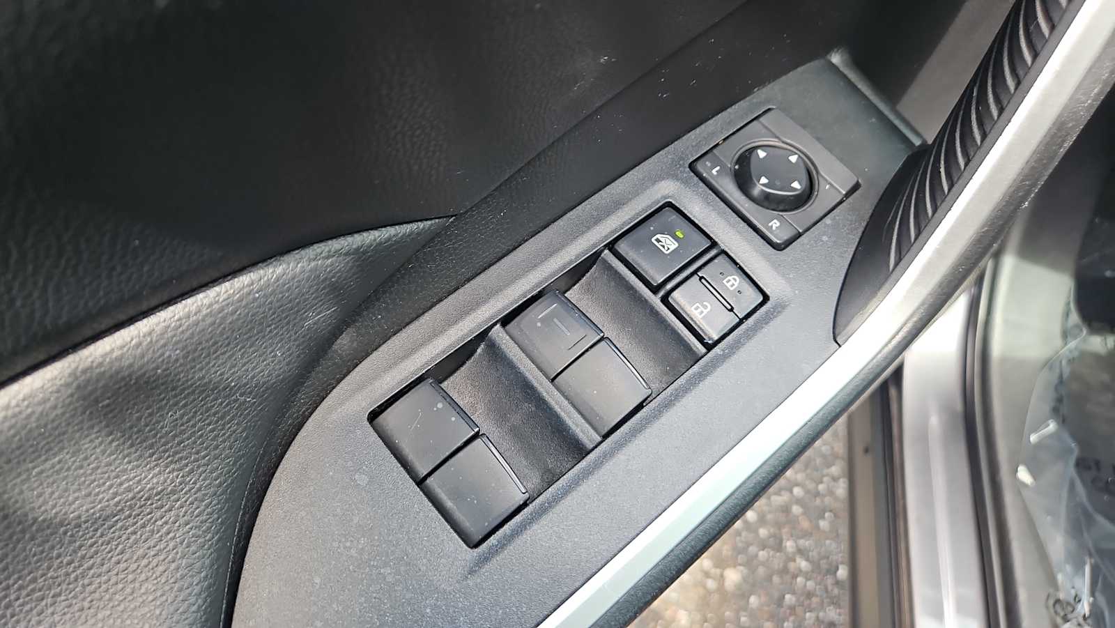 Thumbnail: 2022 Toyota RAV4 - 15