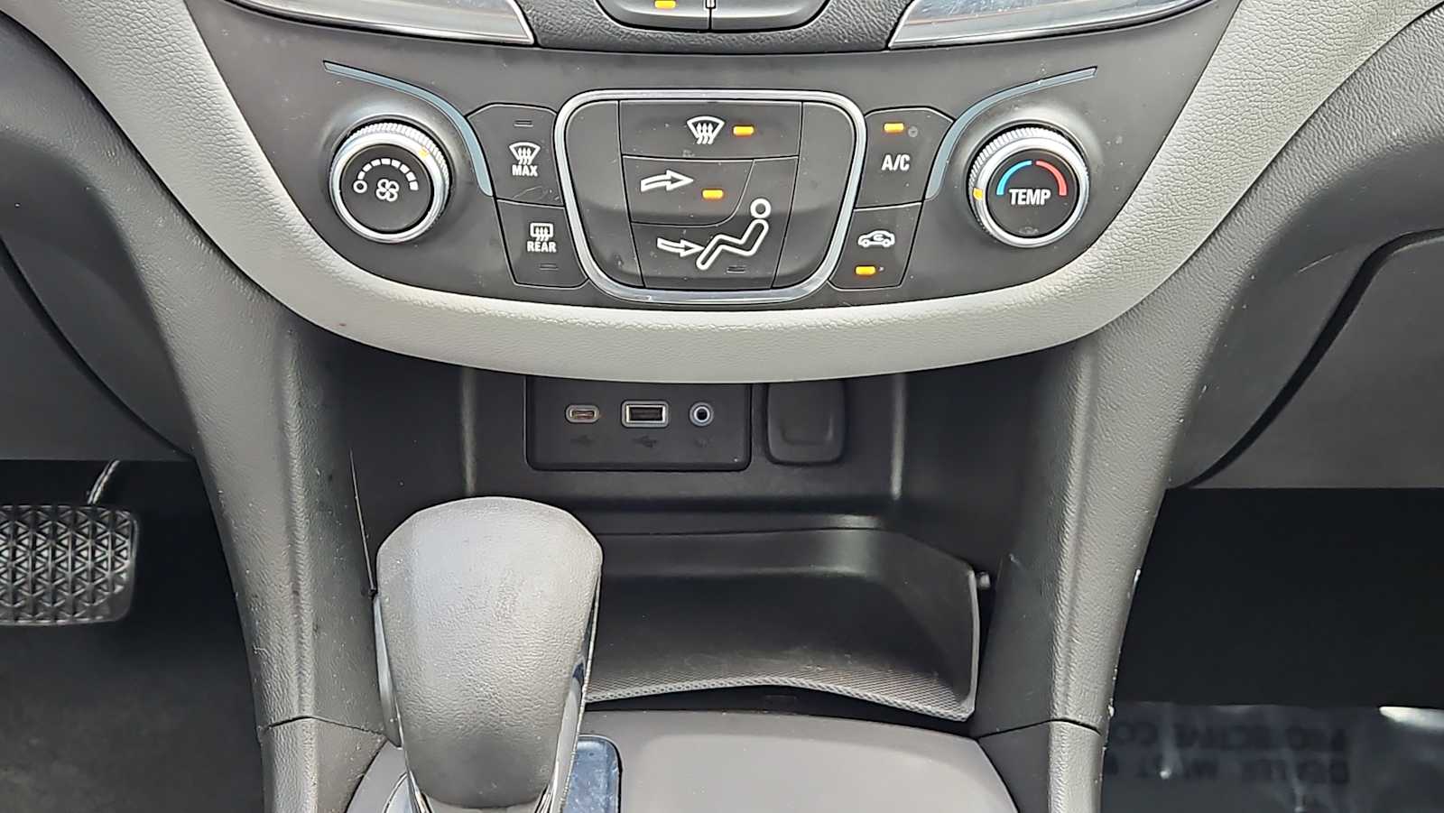 Thumbnail: 2022 Chevrolet Equinox - 16