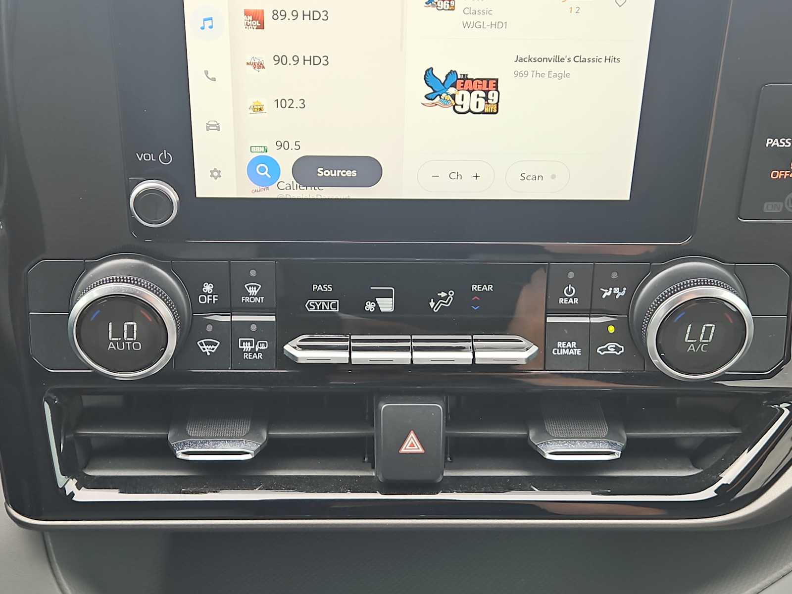 2023 Toyota Highlander LE 16