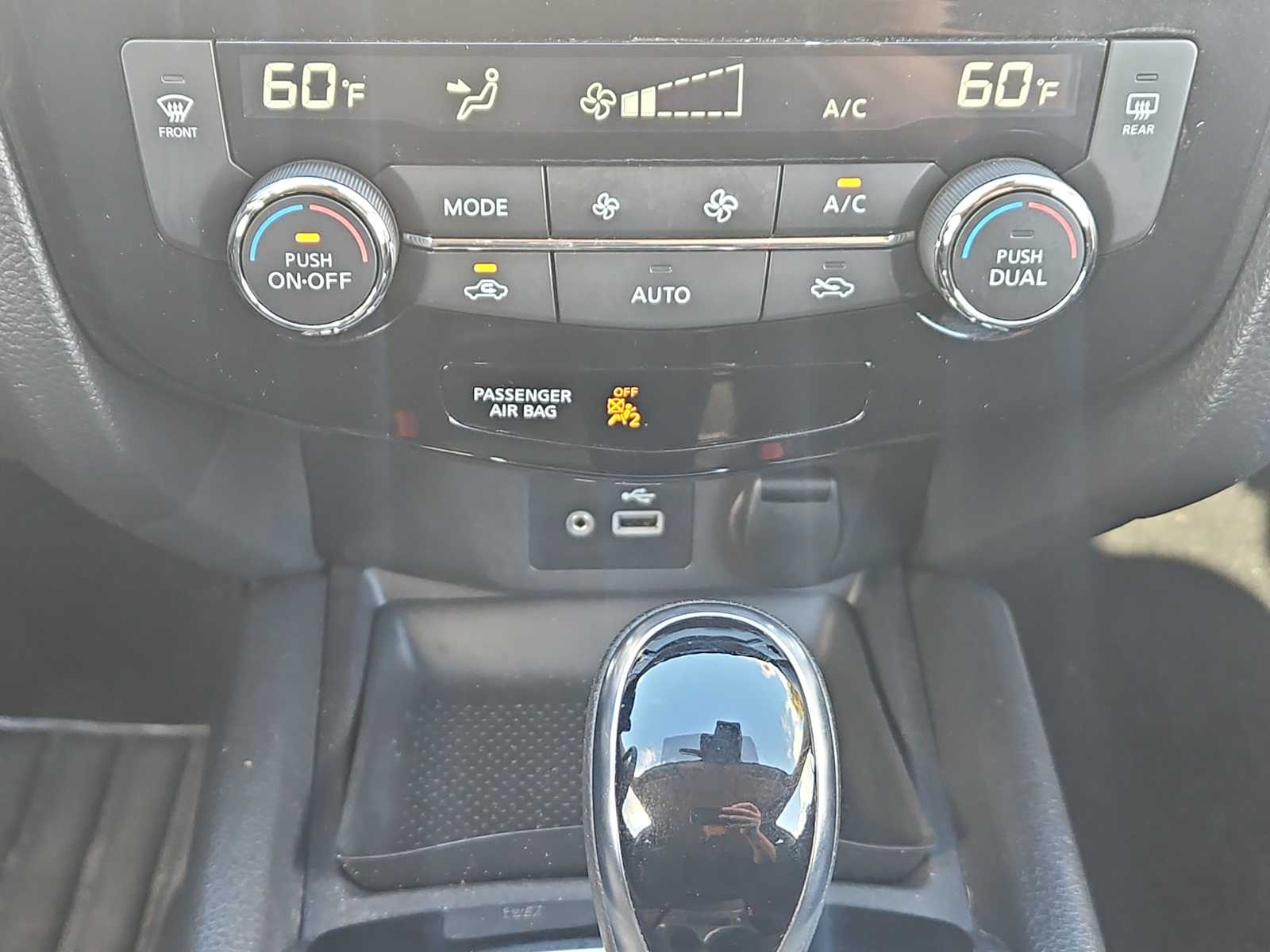Thumbnail: 2019 Nissan Rogue - 16