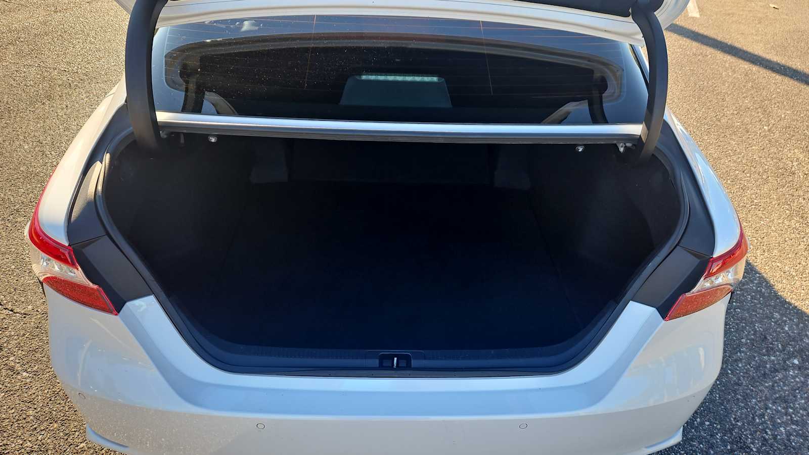 Thumbnail: 2018 Toyota Camry - 21