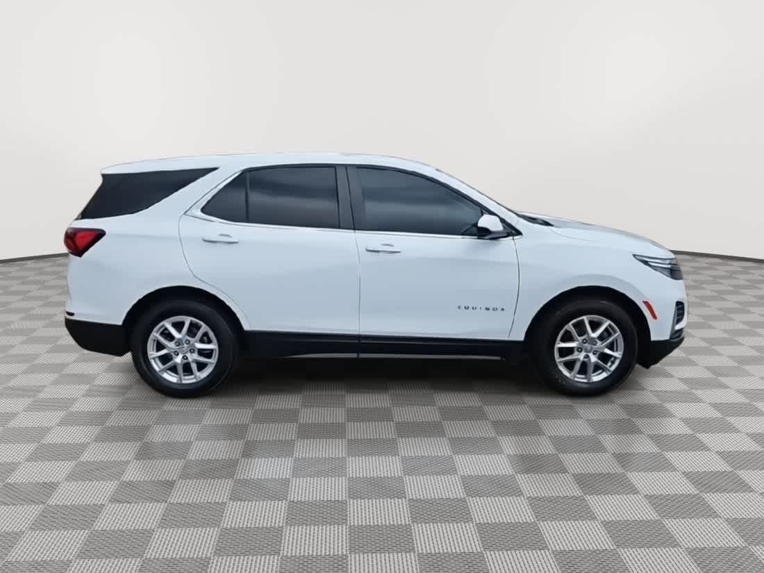Thumbnail: 2022 Chevrolet Equinox - 9