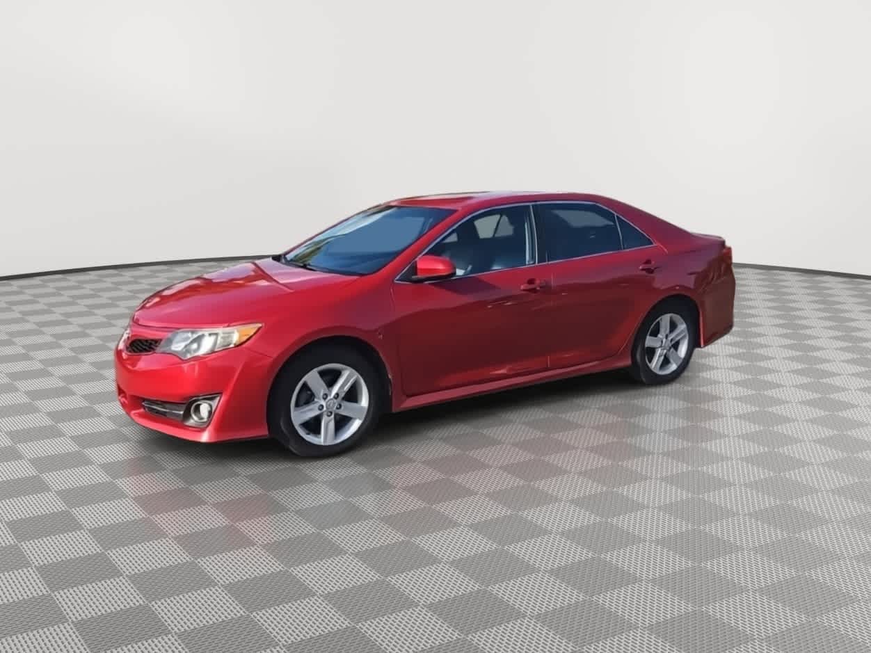 2014 Toyota Camry SE photo 4
