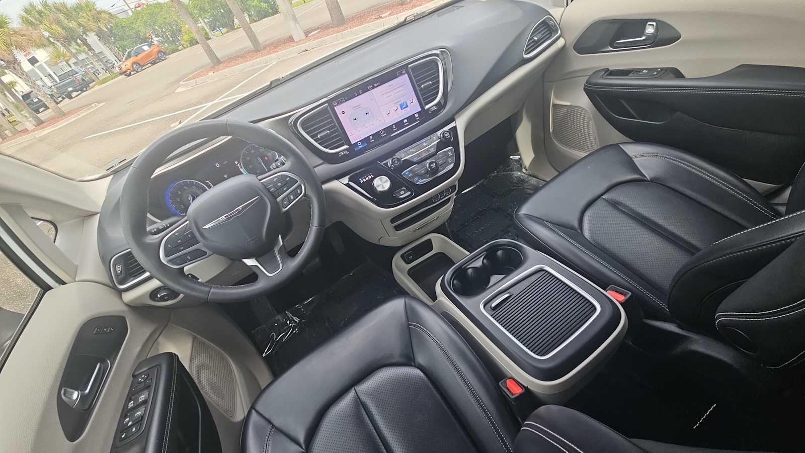 Thumbnail: 2023 Chrysler Pacifica - 22