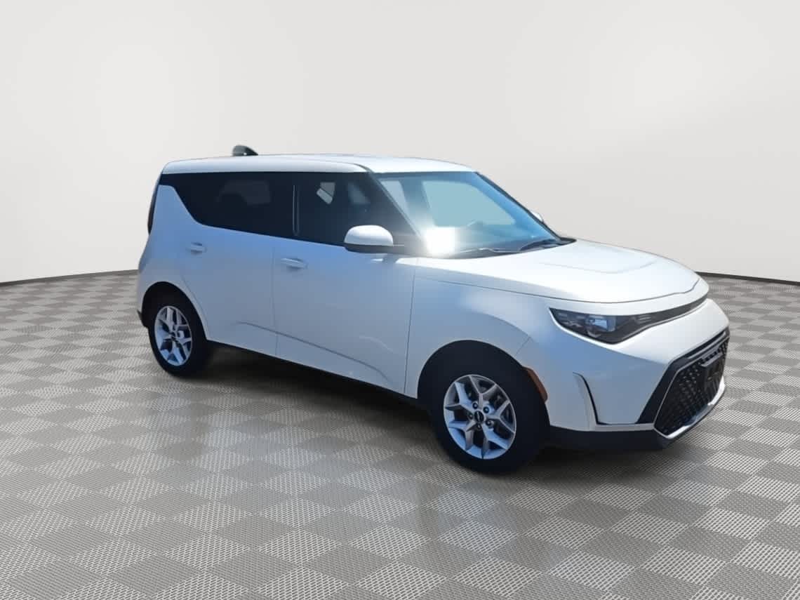 2023 Kia Soul LX 2