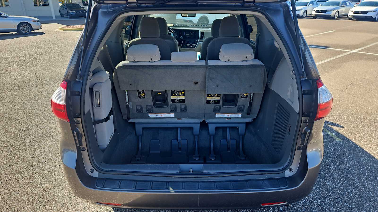 Thumbnail: 2017 Toyota Sienna - 20