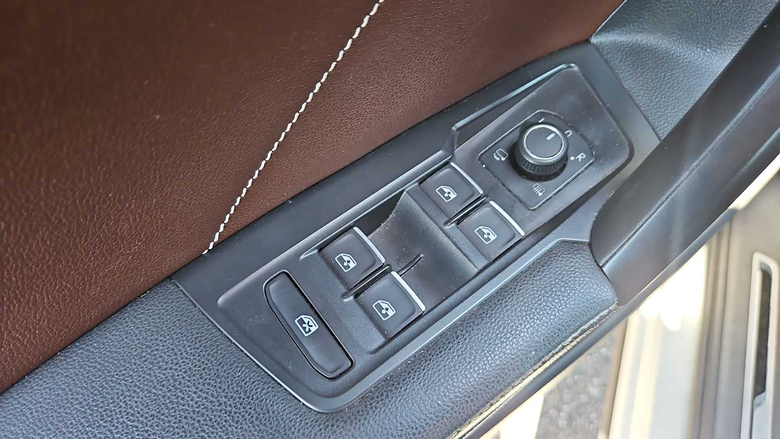 Thumbnail: 2022 Volkswagen Tiguan - 15