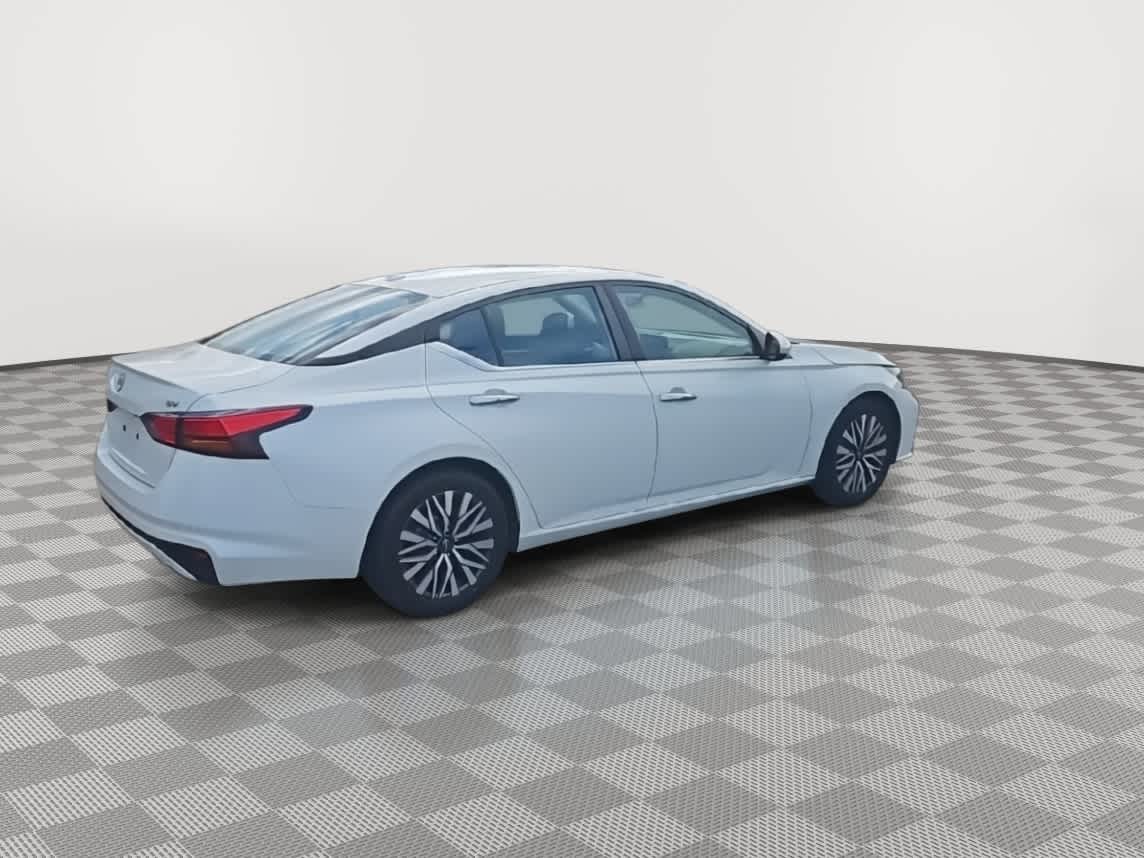 Thumbnail: 2023 Nissan Altima - 8