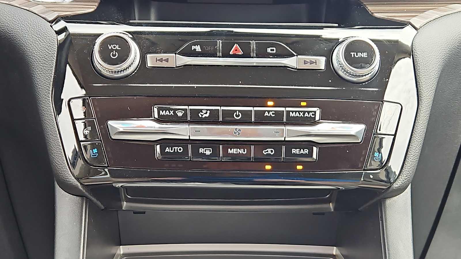 2023 Ford Explorer Limited - Photo 16