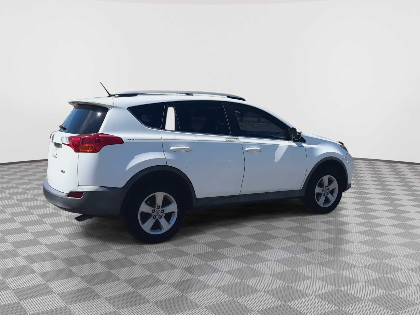 Thumbnail: 2014 Toyota RAV4 - 8