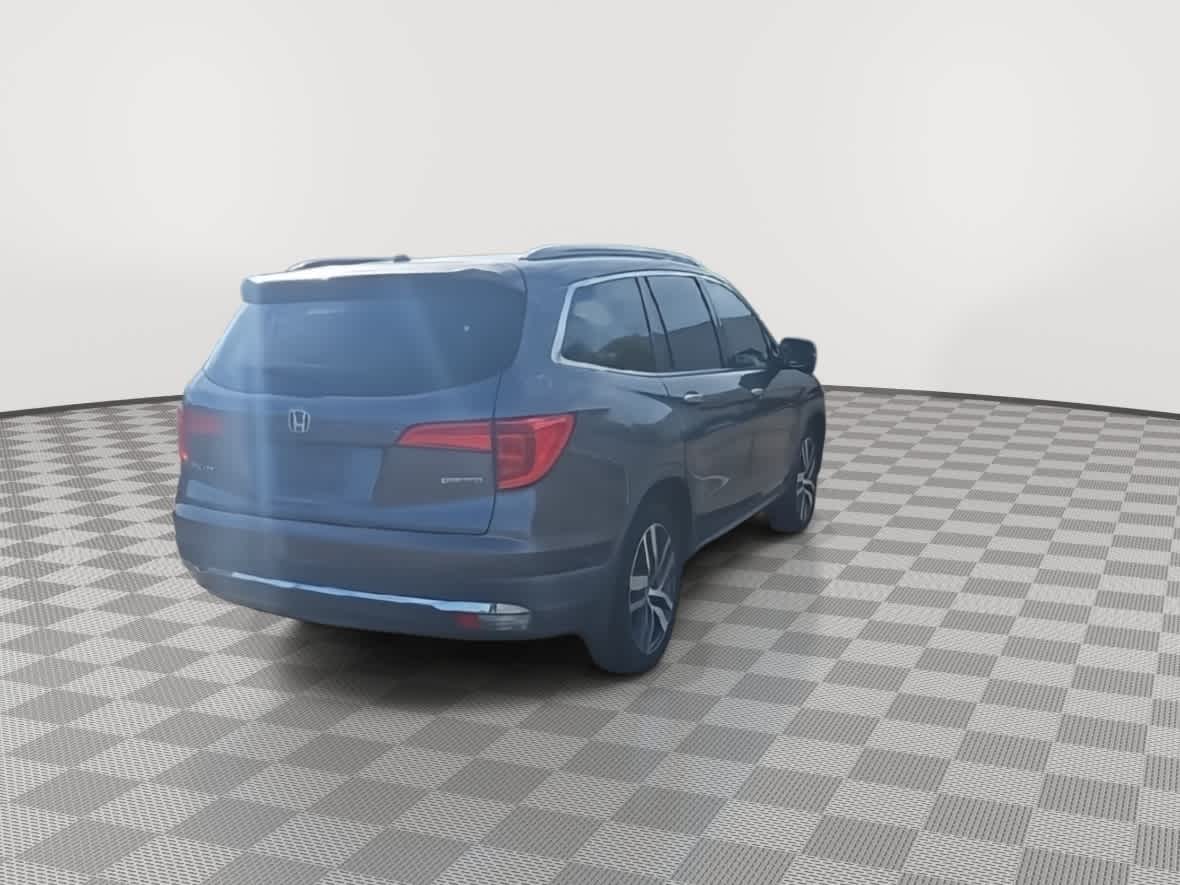 Thumbnail: 2017 Honda Pilot - 8