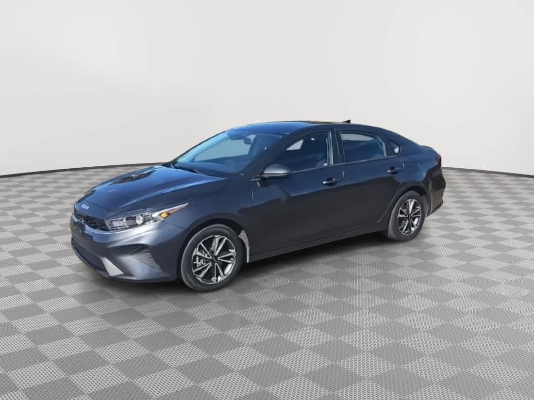 Thumbnail: 2023 Kia Forte - 4
