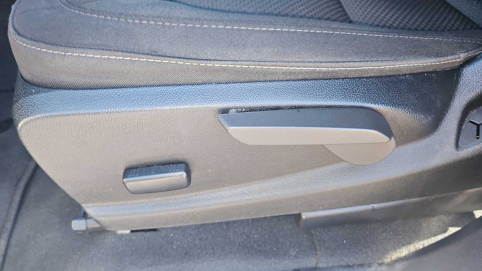 Thumbnail: 2022 Chevrolet Colorado - 14