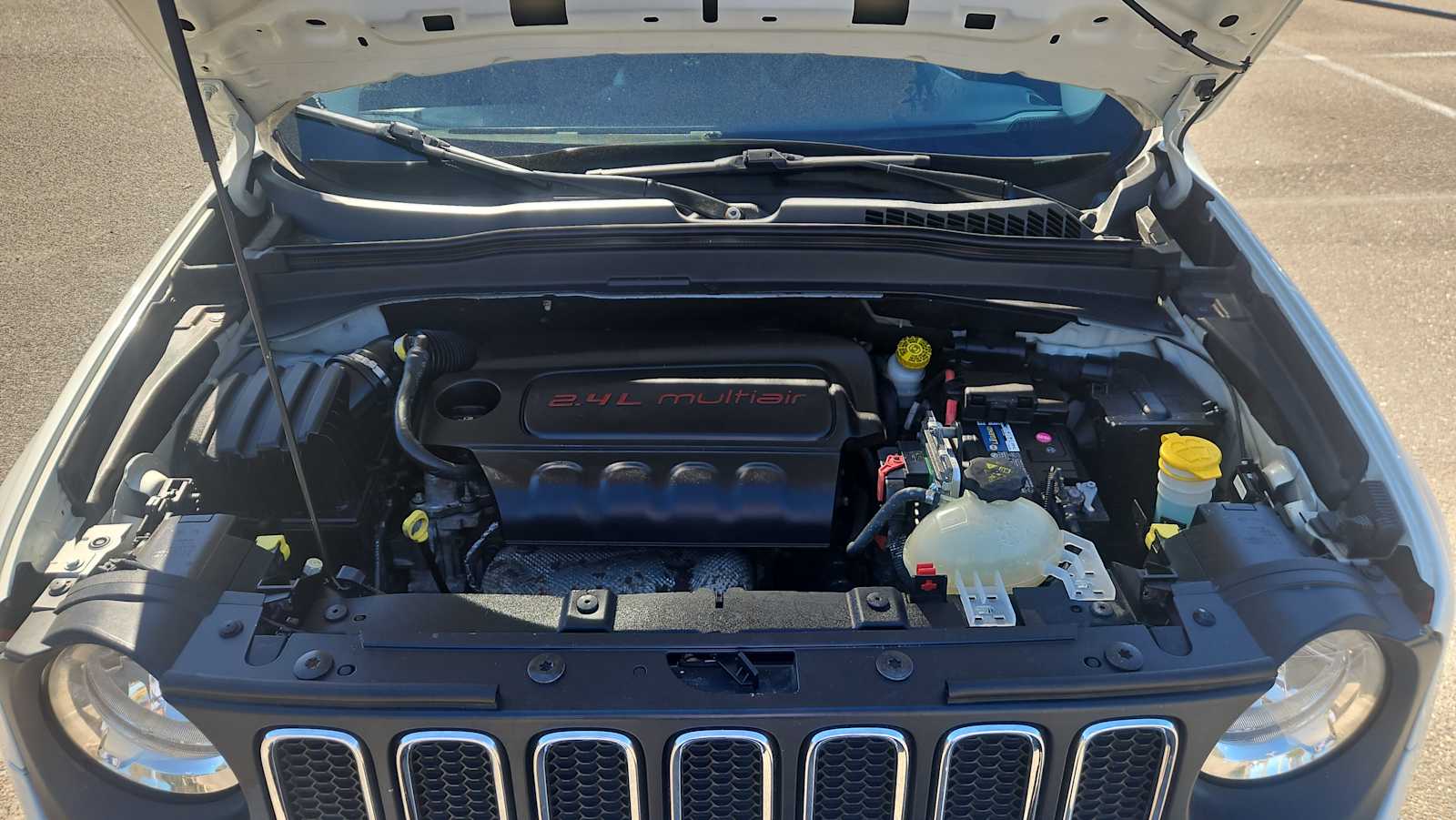 Thumbnail: 2016 Jeep Renegade - 17