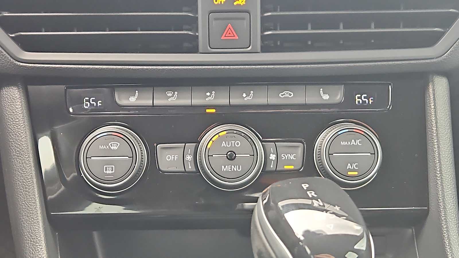 Thumbnail: 2023 Volkswagen Jetta - 16