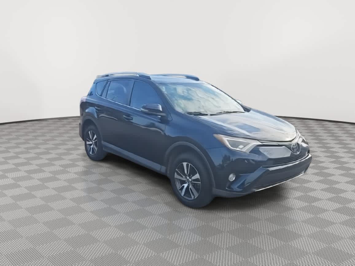 2017 Toyota RAV4 XLE photo 2