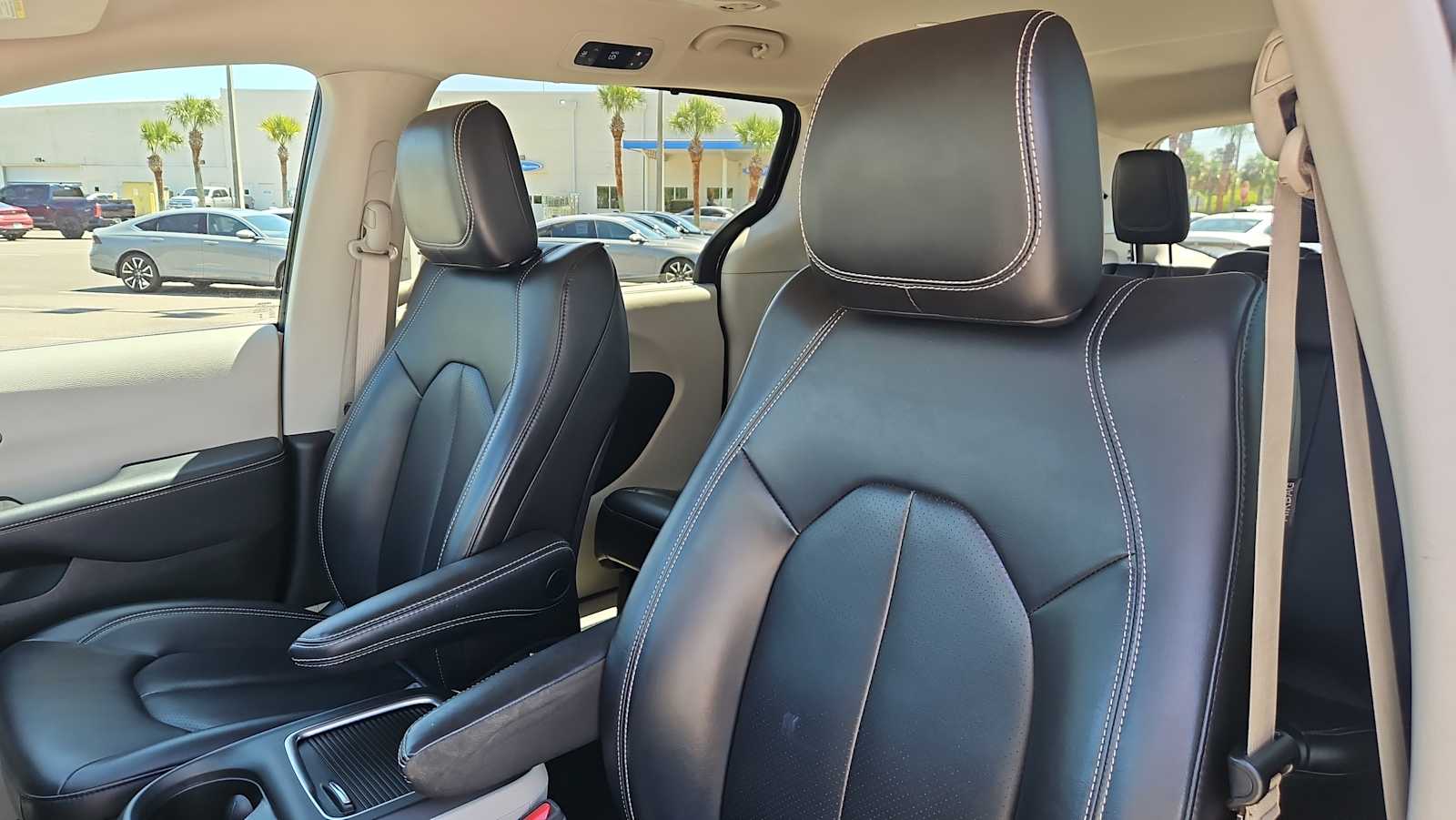 Thumbnail: 2023 Chrysler Pacifica - 13