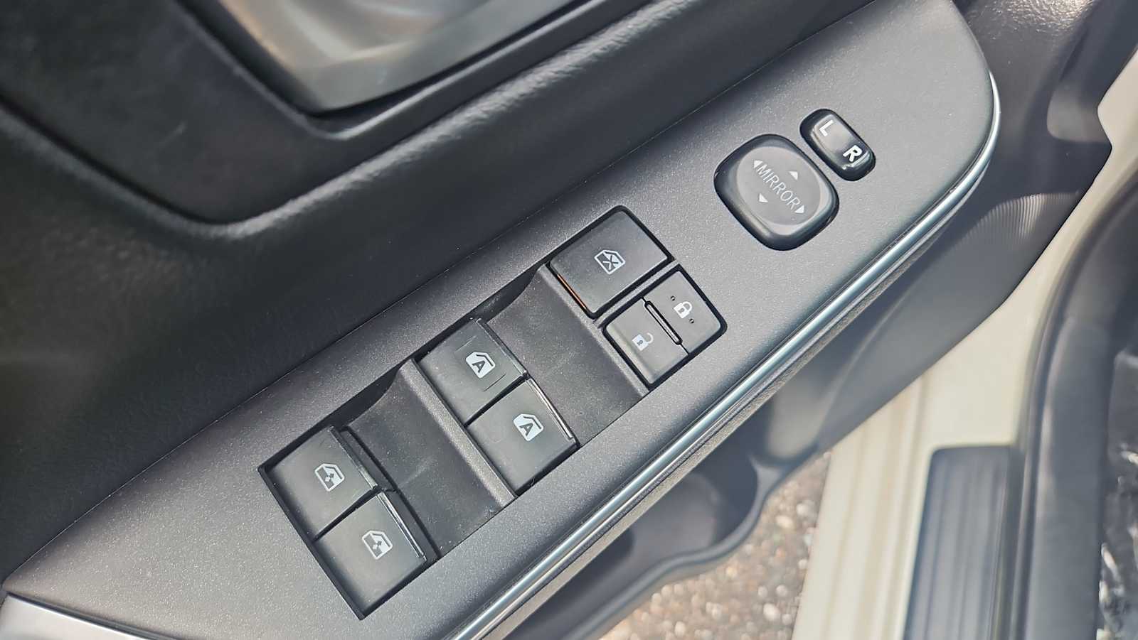 Thumbnail: 2015 Toyota Camry - 15
