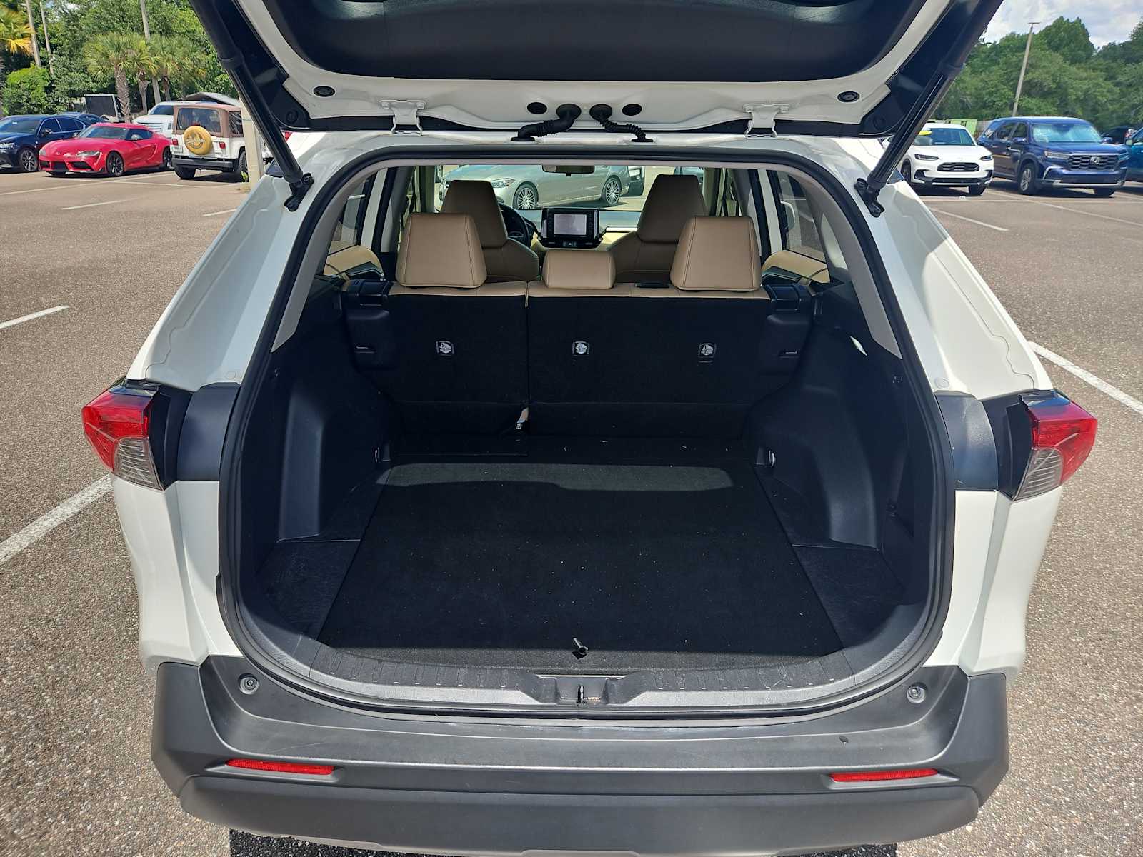 2021 Toyota RAV4 XLE Premium 21
