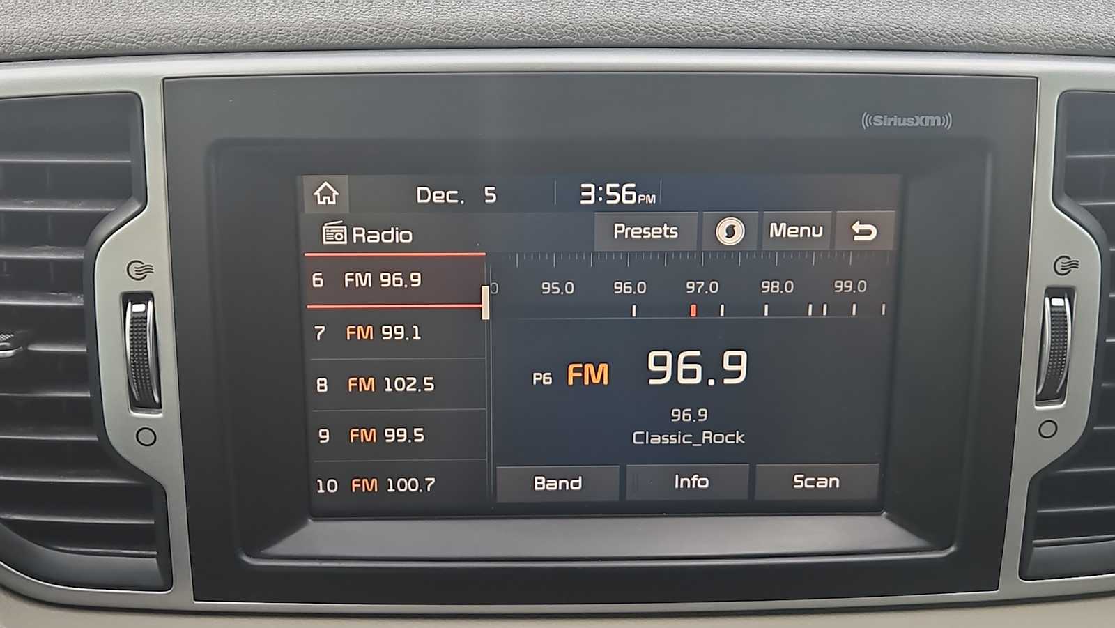 Thumbnail: 2017 Kia Sportage - 12