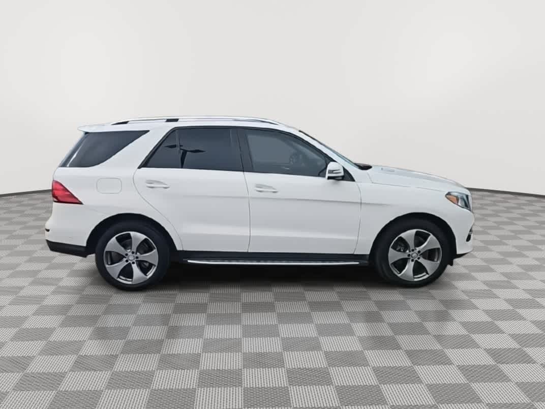 Thumbnail: 2016 Mercedes-Benz GLE - 9