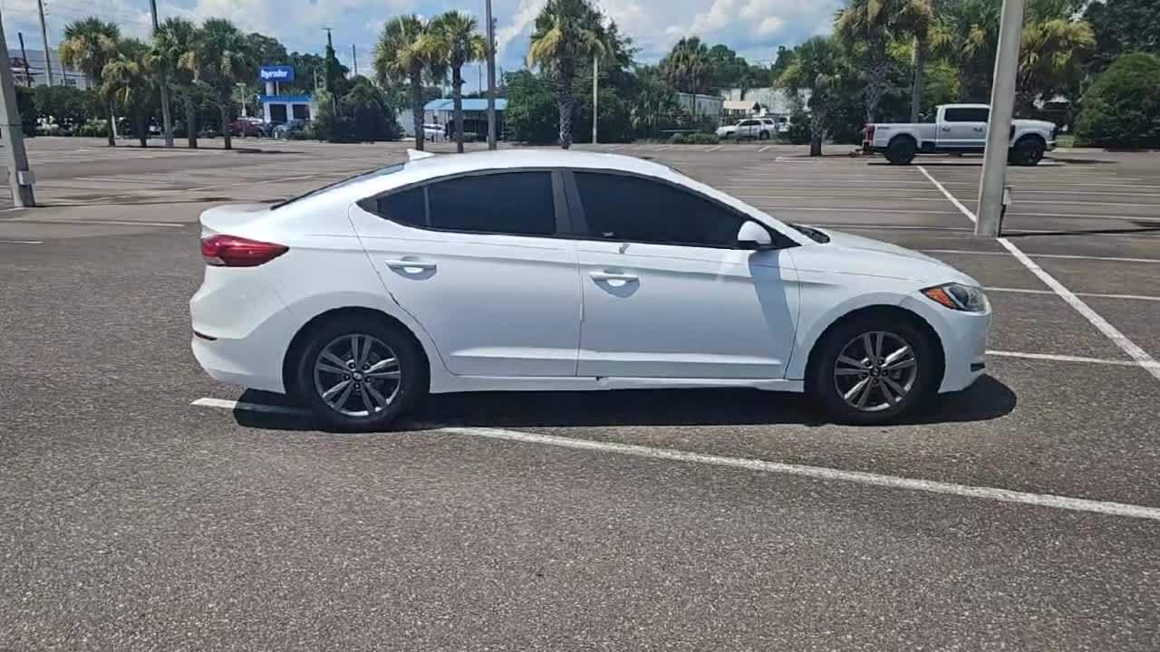 Thumbnail: 2017 Hyundai Elantra - 9