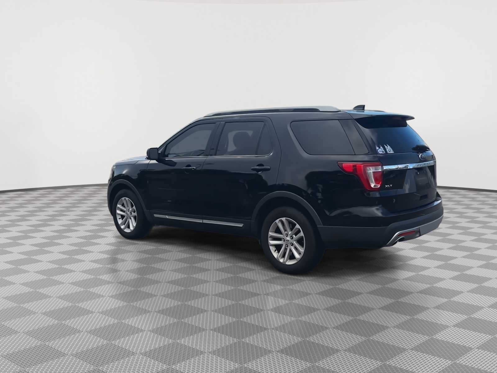 Thumbnail: 2017 Ford Explorer - 6