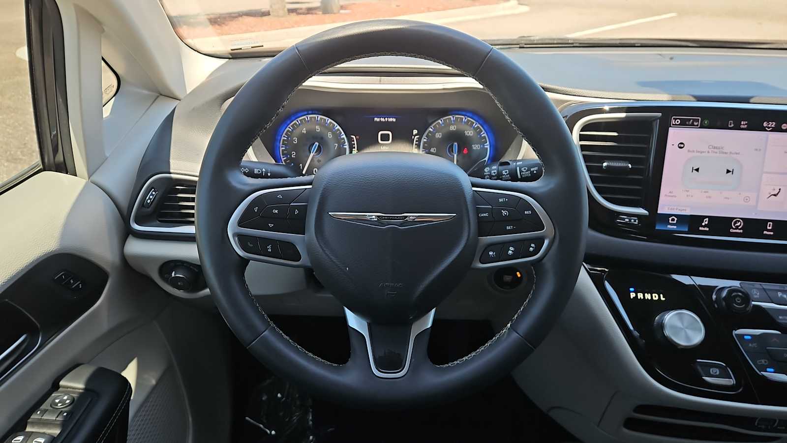 Thumbnail: 2023 Chrysler Pacifica - 11
