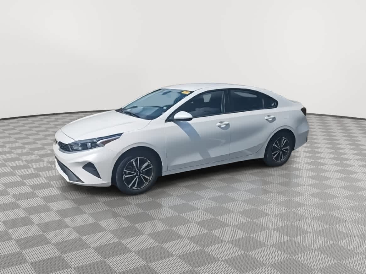 Thumbnail: 2023 Kia Forte - 4