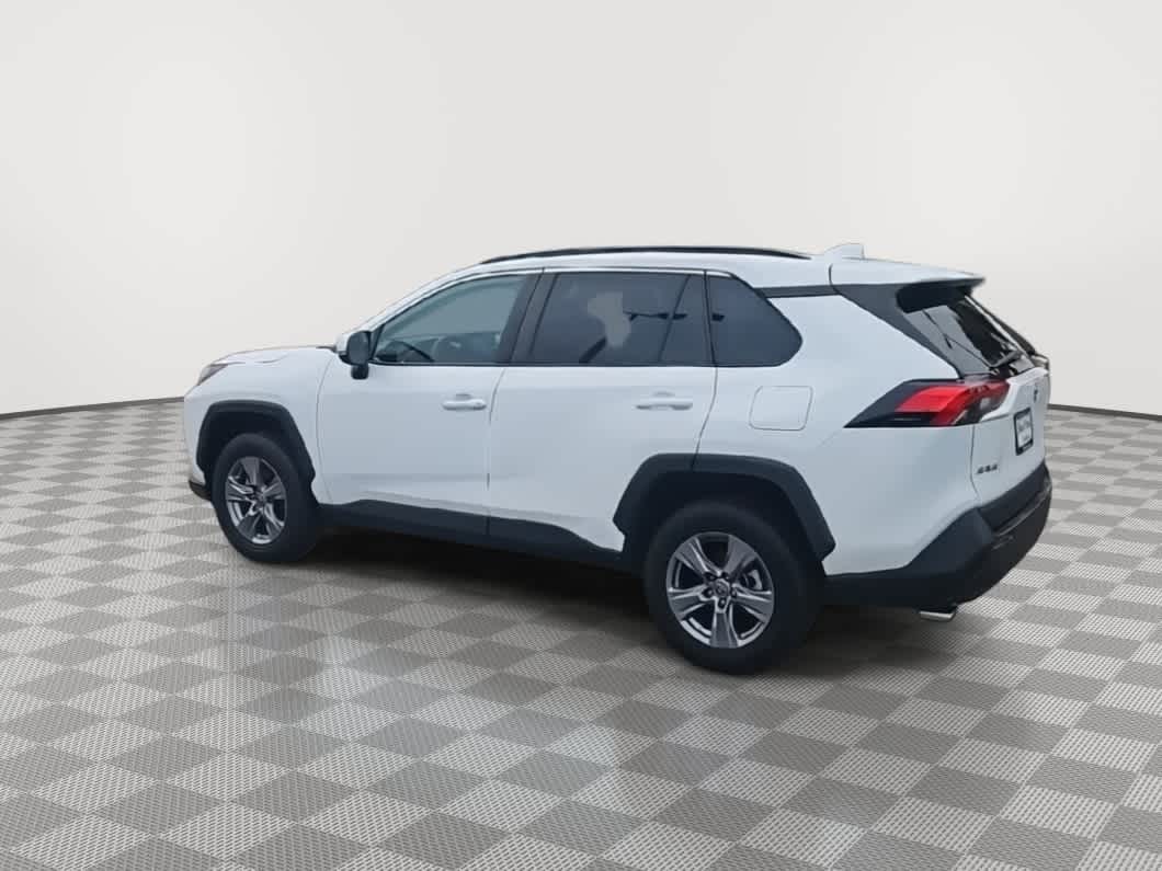 Thumbnail: 2022 Toyota RAV4 - 6