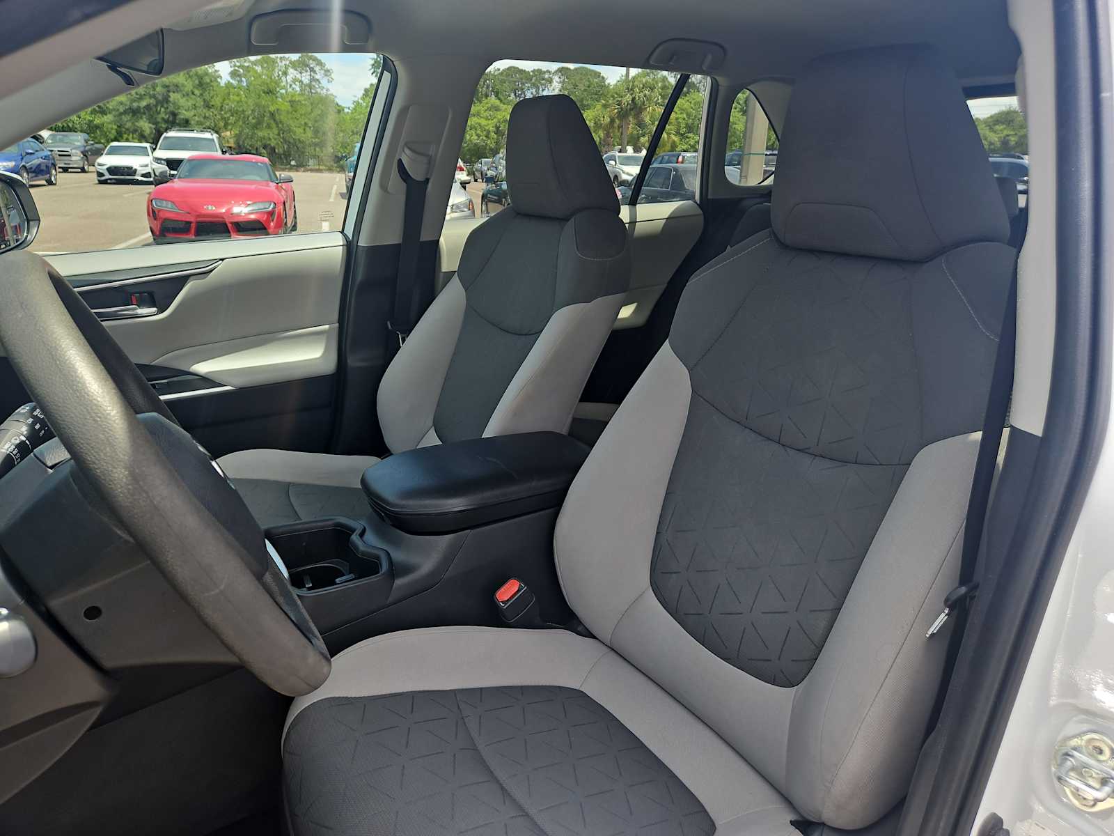 2022 Toyota RAV4 XLE 13