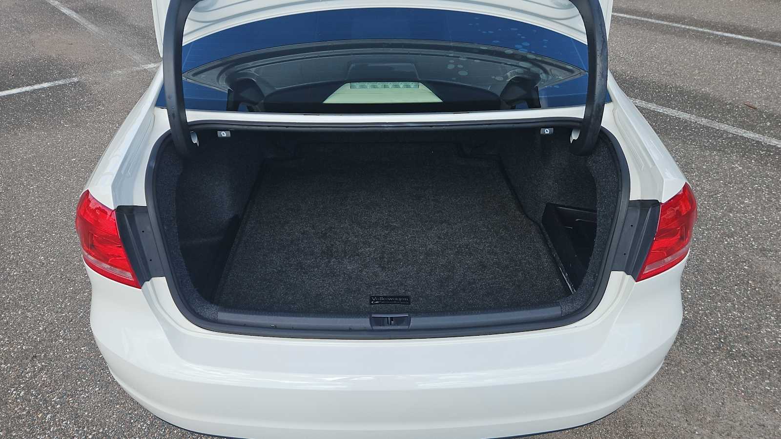 Thumbnail: 2015 Volkswagen Passat - 20