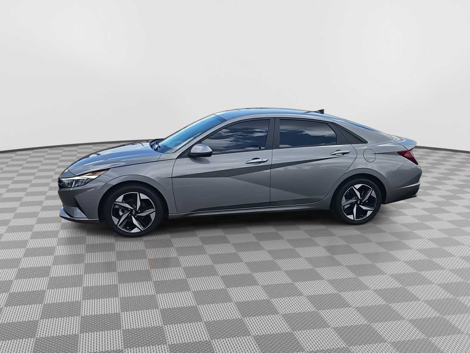 Thumbnail: 2023 Hyundai Elantra - 4
