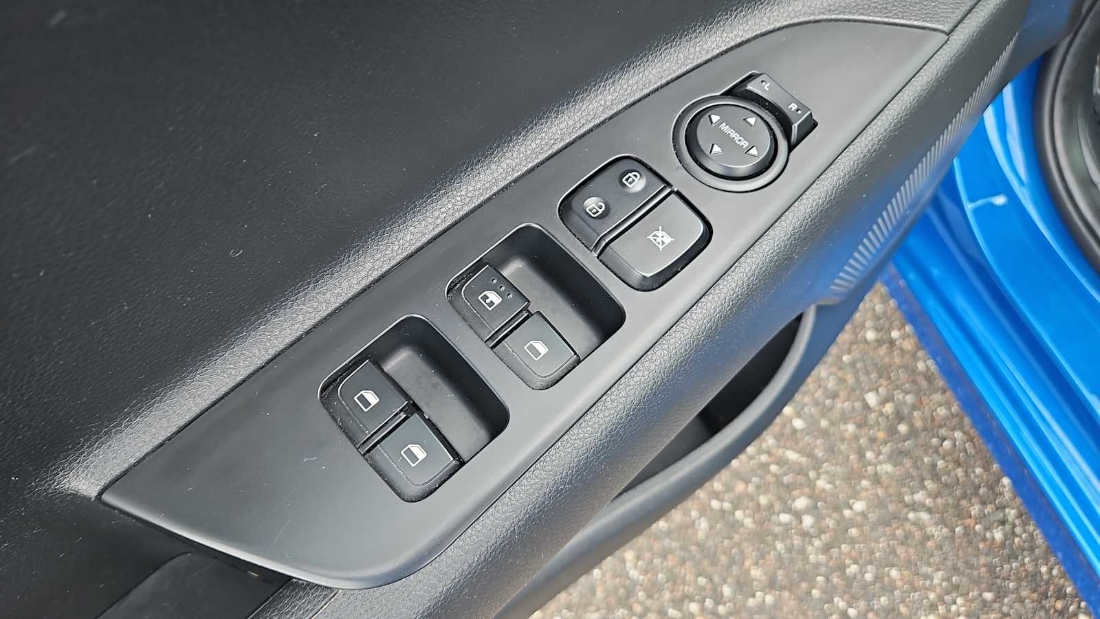 Thumbnail: 2023 Kia Rio - 15